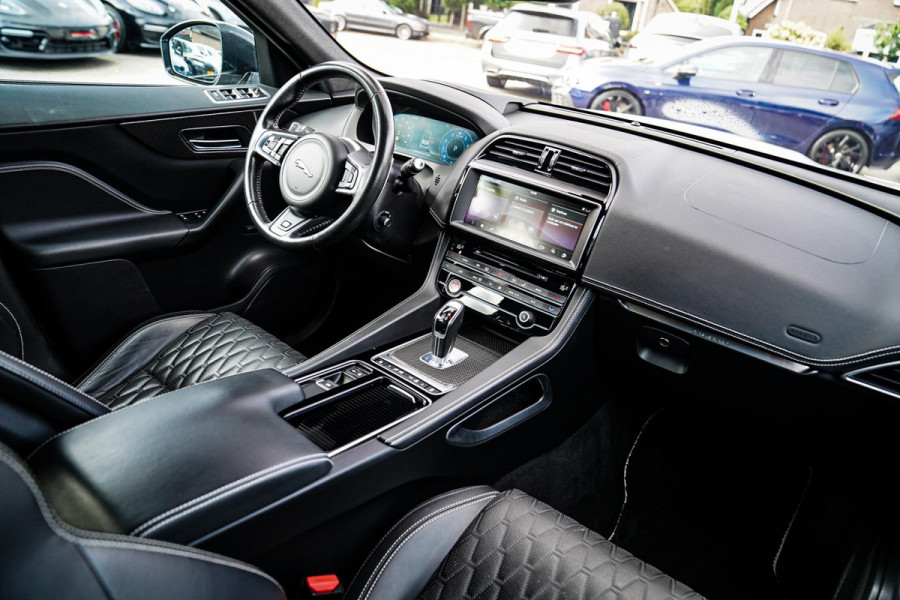 Jaguar F-Pace 5.0 V8 S/C AWD SVR | Lane Assist | Luxe Kuipstoelen | Head up | Meridian Sound system | 551PK | Dealer onderhouden |