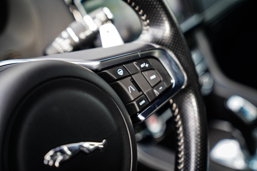 Jaguar F-Pace 5.0 V8 S/C AWD SVR | Lane Assist | Luxe Kuipstoelen | Head up | Meridian Sound system | 551PK | Dealer onderhouden |