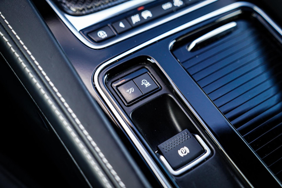Jaguar F-Pace 5.0 V8 S/C AWD SVR | Lane Assist | Luxe Kuipstoelen | Head up | Meridian Sound system | 551PK | Dealer onderhouden |