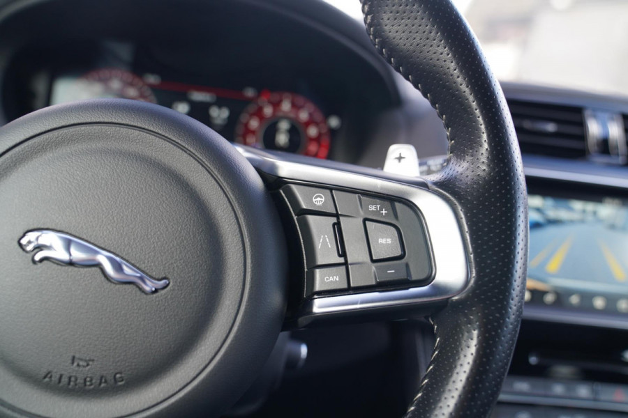 Jaguar F-Pace 5.0 V8 S/C AWD SVR | Lane Assist | Luxe Kuipstoelen | Head up | Meridian Sound system | 551PK | Dealer onderhouden |