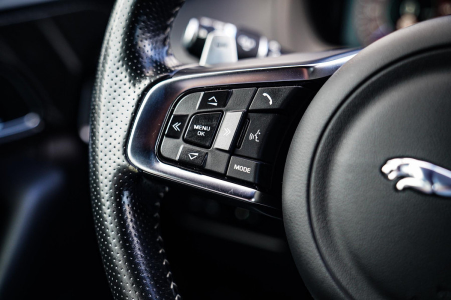 Jaguar F-Pace 5.0 V8 S/C AWD SVR | Lane Assist | Luxe Kuipstoelen | Head up | Meridian Sound system | 551PK | Dealer onderhouden |
