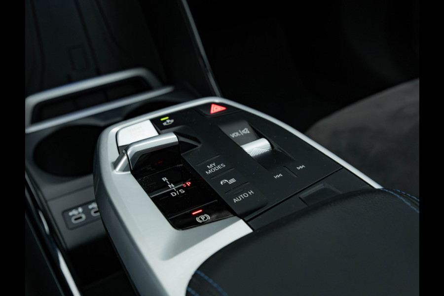 BMW 2 Serie Active Tourer 230e xDrive - Pano - Trekhaak - Memoryzetel - Driving + Parking Ass Prof