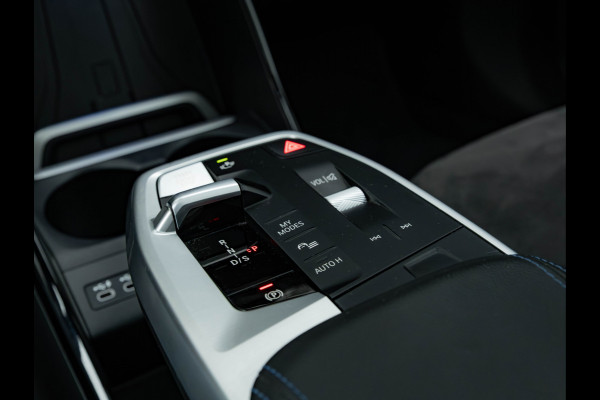BMW 2 Serie Active Tourer 230e xDrive - Pano - Trekhaak - Memoryzetel - Driving + Parking Ass Prof