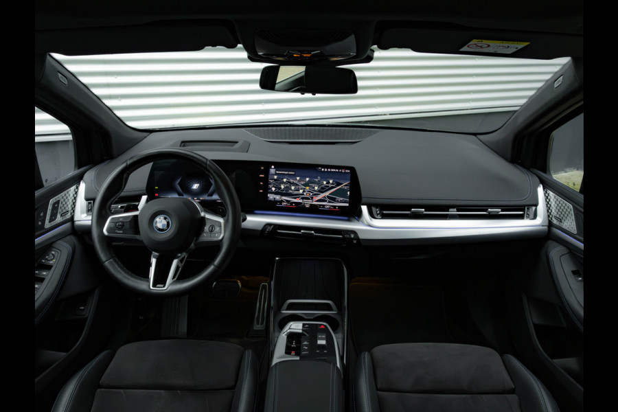 BMW 2 Serie Active Tourer 230e xDrive - Pano - Trekhaak - Memoryzetel - Driving + Parking Ass Prof