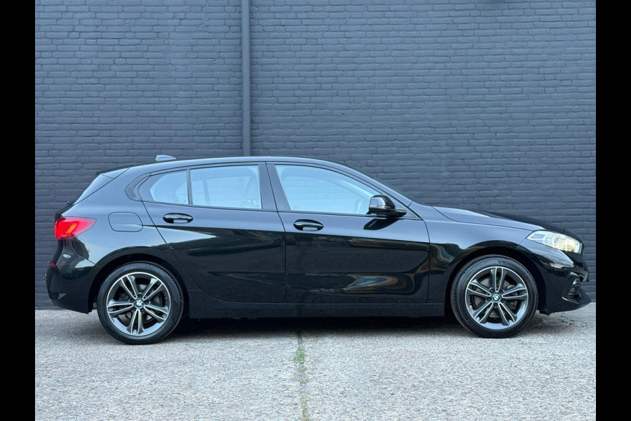 BMW 1-serie 118i Executive Edition | M SPORT | CARPLAY | LEER | MULTI STUUR | TREKHAAK BMW 1-serie 118i Executive Edition | M SPORT | CARPLAY | LEER | MULTI STUUR | TREKHAAK