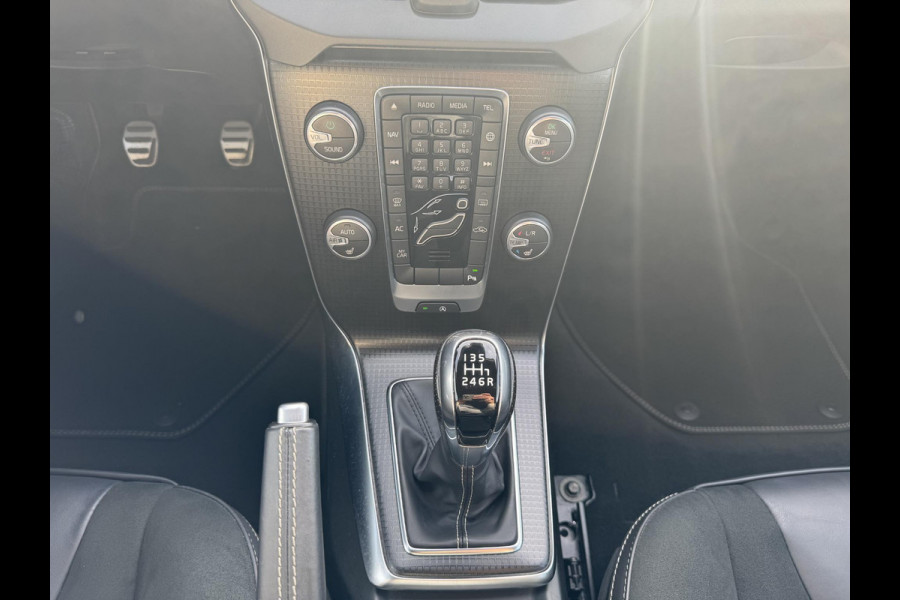 Volvo V40 2.0 T3 Edition+ 152pk Stoelverwarming | Full LED | Navigatie | 18 inch | Half leder