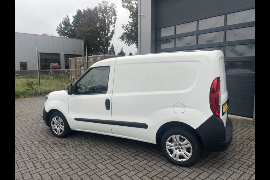 Fiat Dobló Cargo 1.6 MJ 105PK airco | navigatie | 3-zits