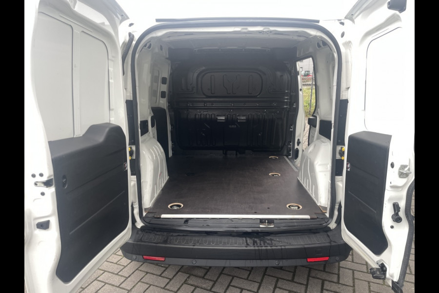 Fiat Dobló Cargo 1.6 MJ 105PK airco | navigatie | 3-zits