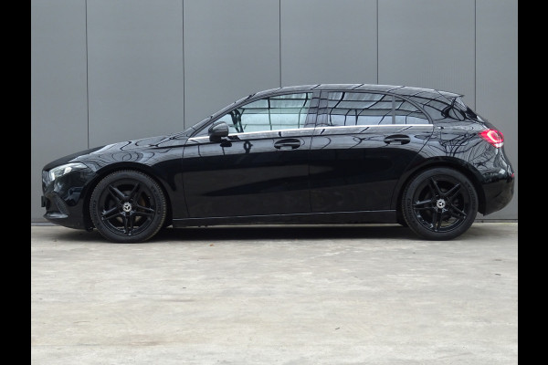 Mercedes-Benz A-Klasse 180 Premium * 18 INCH * LEER * GR NAVI * CAMERA !!