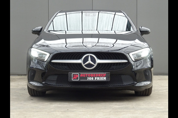 Mercedes-Benz A-Klasse 180 Premium * 18 INCH * LEER * GR NAVI * CAMERA !!