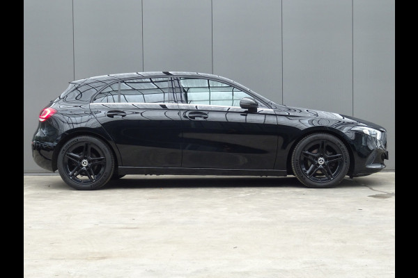 Mercedes-Benz A-Klasse 180 Premium * 18 INCH * LEER * GR NAVI * CAMERA !!