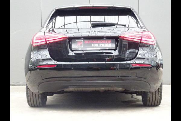 Mercedes-Benz A-Klasse 180 Premium * 18 INCH * LEER * GR NAVI * CAMERA !!