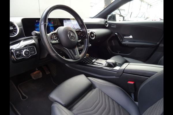 Mercedes-Benz A-Klasse 180 Premium * 18 INCH * LEER * GR NAVI * CAMERA !!