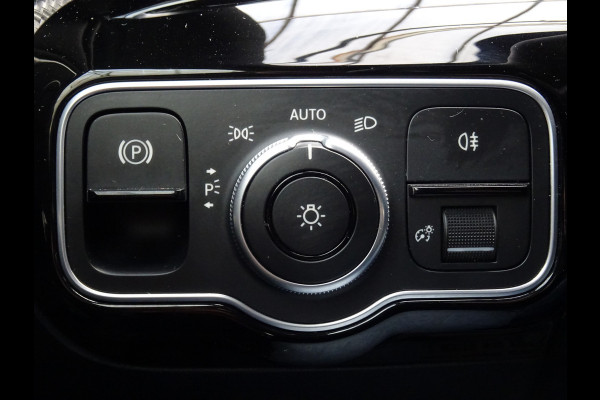 Mercedes-Benz A-Klasse 180 Premium * 18 INCH * LEER * GR NAVI * CAMERA !!