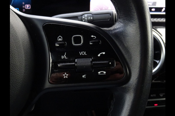 Mercedes-Benz A-Klasse 180 Premium * 18 INCH * LEER * GR NAVI * CAMERA !!