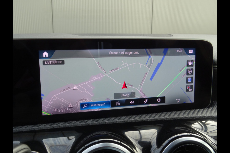 Mercedes-Benz A-Klasse 180 Premium * 18 INCH * LEER * GR NAVI * CAMERA !!