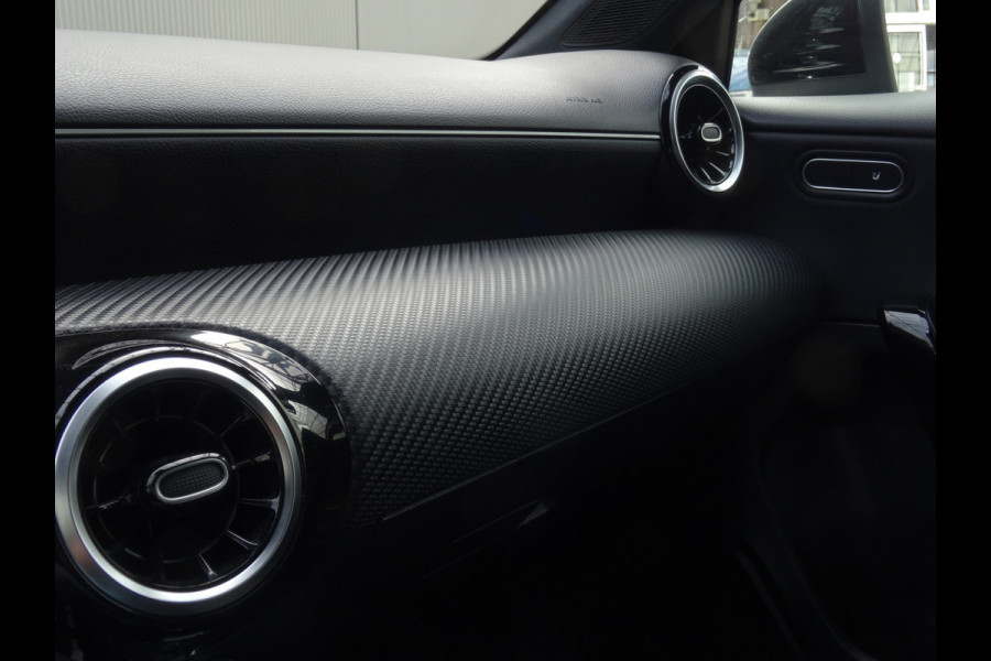 Mercedes-Benz A-Klasse 180 Premium * 18 INCH * LEER * GR NAVI * CAMERA !!