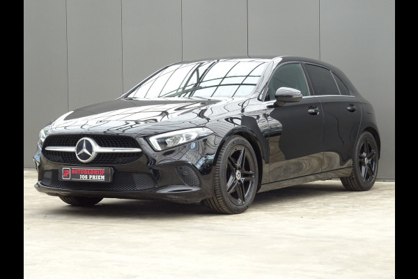 Mercedes-Benz A-Klasse 180 Premium * 18 INCH * LEER * GR NAVI * CAMERA !!