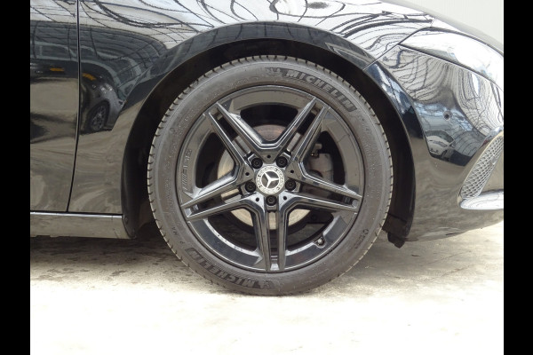 Mercedes-Benz A-Klasse 180 Premium * 18 INCH * LEER * GR NAVI * CAMERA !!