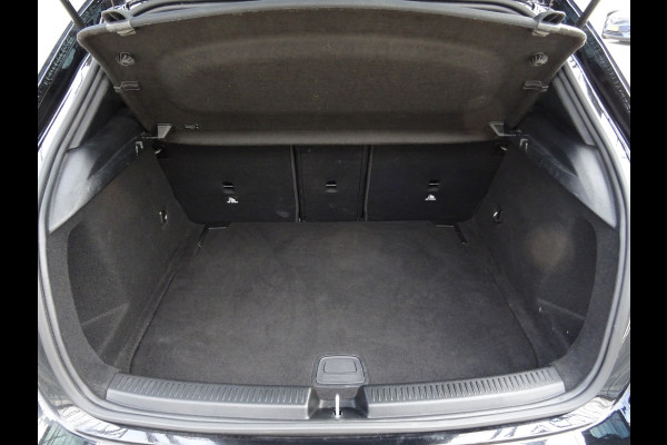 Mercedes-Benz A-Klasse 180 Premium * 18 INCH * LEER * GR NAVI * CAMERA !!