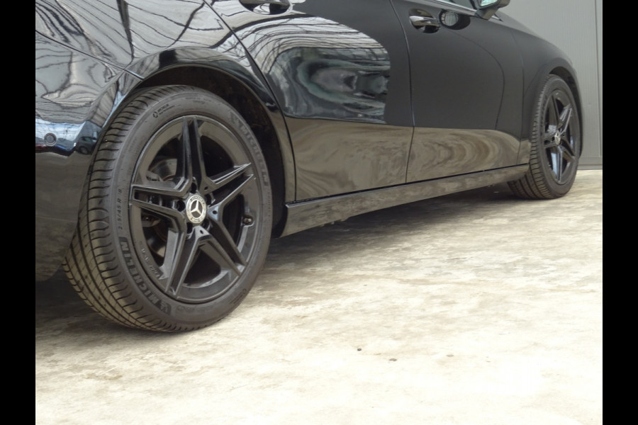 Mercedes-Benz A-Klasse 180 Premium * 18 INCH * LEER * GR NAVI * CAMERA !!