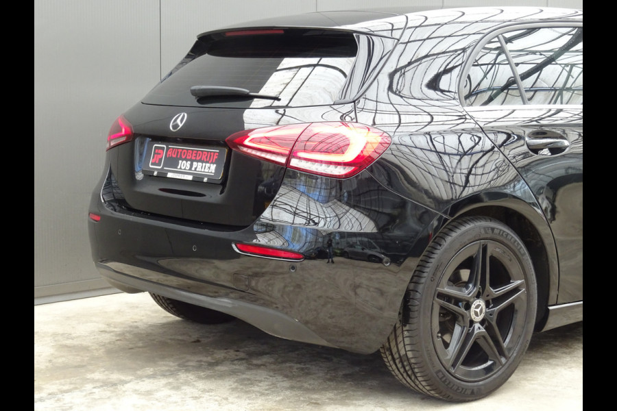 Mercedes-Benz A-Klasse 180 Premium * 18 INCH * LEER * GR NAVI * CAMERA !!