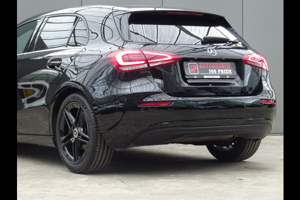 Mercedes-Benz A-Klasse 180 Premium * 18 INCH * LEER * GR NAVI * CAMERA !!