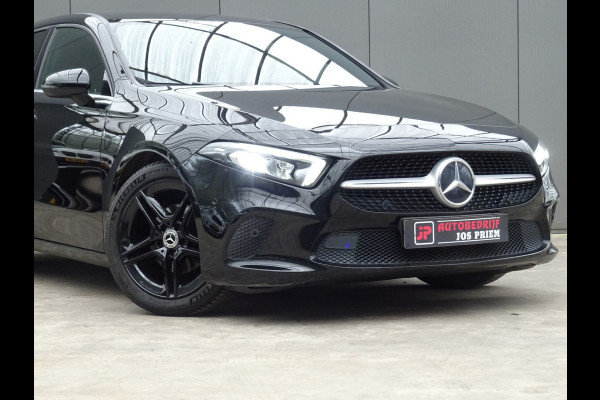 Mercedes-Benz A-Klasse 180 Premium * 18 INCH * LEER * GR NAVI * CAMERA !!