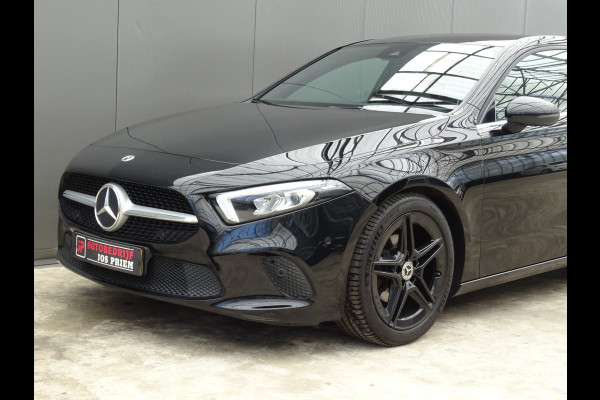 Mercedes-Benz A-Klasse 180 Premium * 18 INCH * LEER * GR NAVI * CAMERA !!