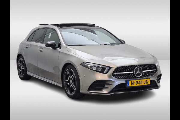 Mercedes-Benz A-Klasse 220 Premium Plus / Trekhaak / Panoramadak / Camera / Sfeerverlichting / Keyless / 18'' / Leder&Alcantara / Apple CarPlay / Stoelverwarming / Cruise Control