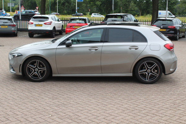 Mercedes-Benz A-Klasse 220 Premium Plus / Trekhaak / Panoramadak / Camera / Sfeerverlichting / Keyless / 18'' / Leder&Alcantara / Apple CarPlay / Stoelverwarming / Cruise Control