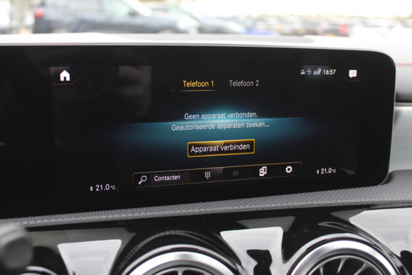 Mercedes-Benz A-Klasse 220 Premium Plus / Trekhaak / Panoramadak / Camera / Sfeerverlichting / Keyless / 18'' / Leder&Alcantara / Apple CarPlay / Stoelverwarming / Cruise Control