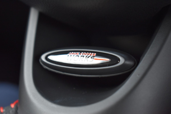 MINI Countryman 1.5 One Business Edition Automaat / Parkeerhulp / Keyless / Trekhaak / Harman Kardon / 18'' LM / LED