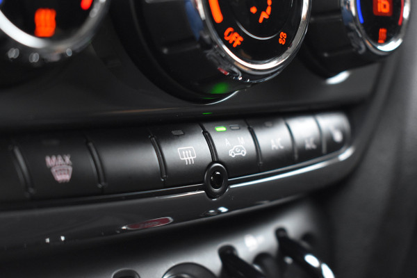 MINI Countryman 1.5 One Business Edition Automaat / Parkeerhulp / Keyless / Trekhaak / Harman Kardon / 18'' LM / LED