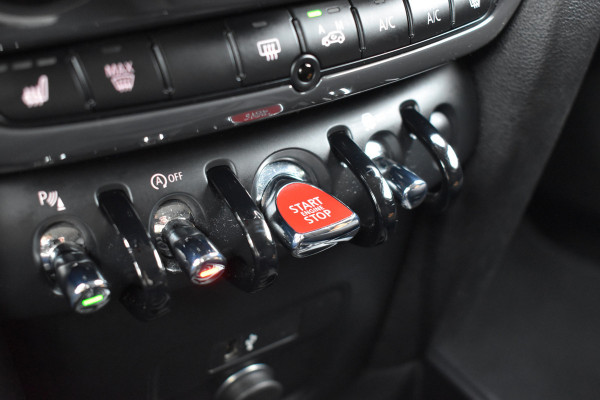 MINI Countryman 1.5 One Business Edition Automaat / Parkeerhulp / Keyless / Trekhaak / Harman Kardon / 18'' LM / LED