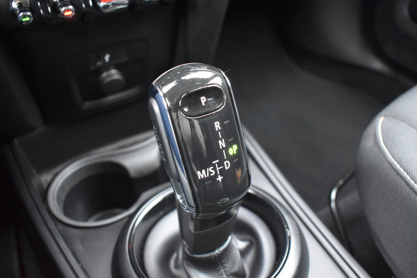 MINI Countryman 1.5 One Business Edition Automaat / Parkeerhulp / Keyless / Trekhaak / Harman Kardon / 18'' LM / LED