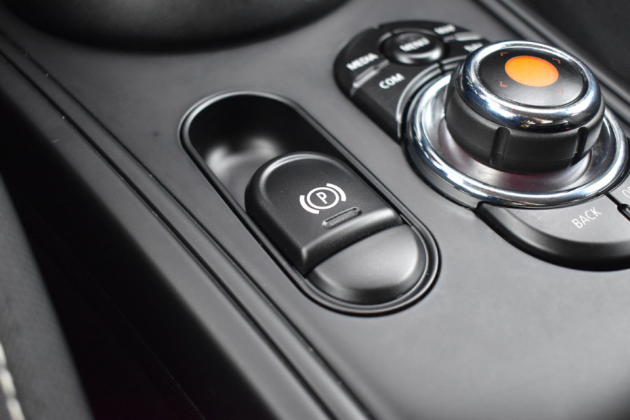 MINI Countryman 1.5 One Business Edition Automaat / Parkeerhulp / Keyless / Trekhaak / Harman Kardon / 18'' LM / LED