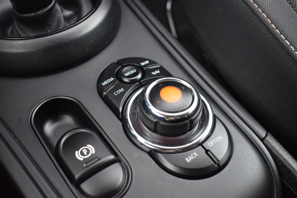 MINI Countryman 1.5 One Business Edition Automaat / Parkeerhulp / Keyless / Trekhaak / Harman Kardon / 18'' LM / LED