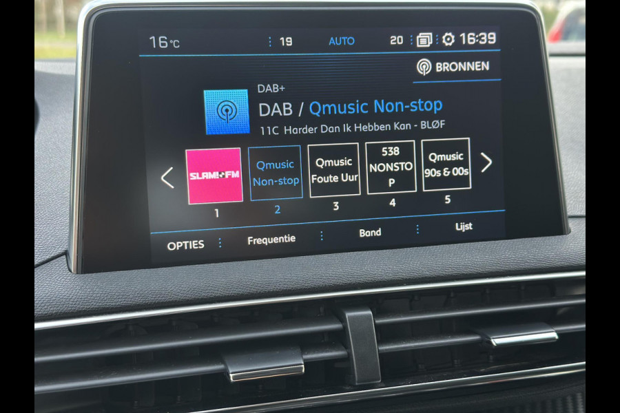 Peugeot 3008 1.2 PureTech Blue Lease Executive 2e Eigenaar,Navi,Clima,Cruise,PDC V+A,Trekhaak,Carplay,N.A.P,Nieuwe APK bij Aflevering