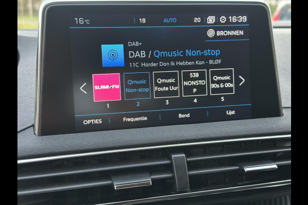 Peugeot 3008 1.2 PureTech Blue Lease Executive 2e Eigenaar,Navi,Clima,Cruise,PDC V+A,Trekhaak,Carplay,N.A.P,Nieuwe APK bij Aflevering