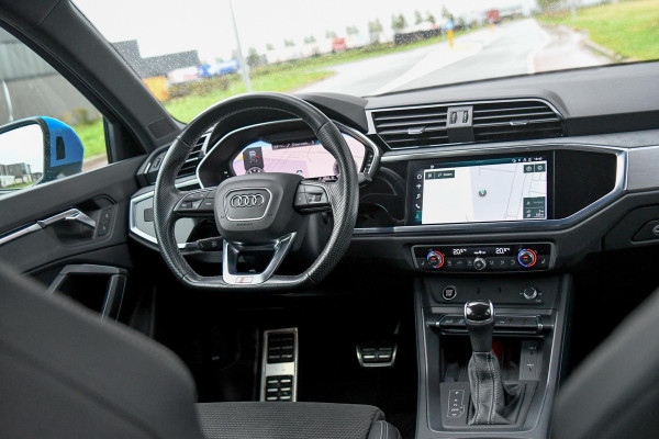 Audi Q3 45 TFSI e 3x S-Line. Matrix, Keyless, Camera, Sfeer, CarPlay, Dodeh!