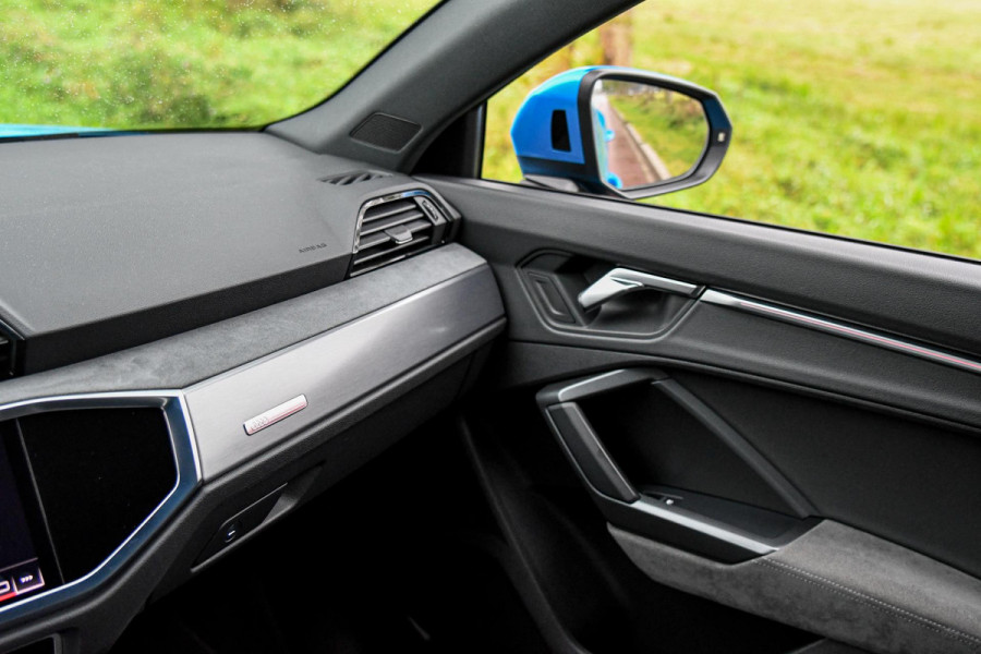 Audi Q3 45 TFSI e 3x S-Line. Matrix, Keyless, Camera, Sfeer, CarPlay, Dodeh!
