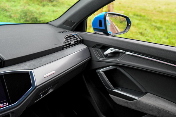 Audi Q3 45 TFSI e 3x S-Line. Matrix, Keyless, Camera, Sfeer, CarPlay, Dodeh!