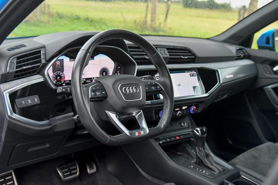 Audi Q3 45 TFSI e 3x S-Line. Matrix, Keyless, Camera, Sfeer, CarPlay, Dodeh!
