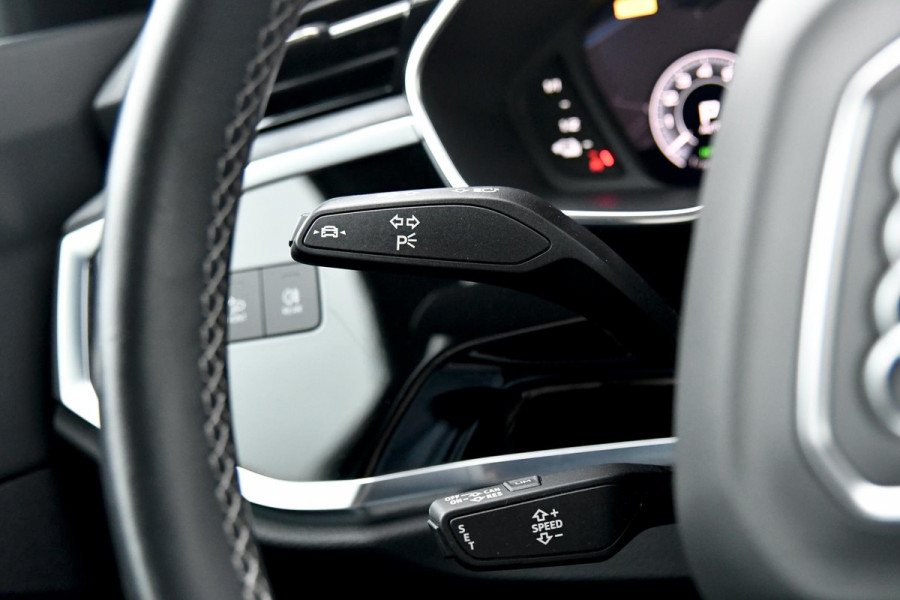 Audi Q3 45 TFSI e 3x S-Line. Matrix, Keyless, Camera, Sfeer, CarPlay, Dodeh!