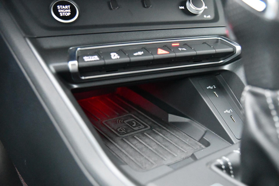 Audi Q3 45 TFSI e 3x S-Line. Matrix, Keyless, Camera, Sfeer, CarPlay, Dodeh!