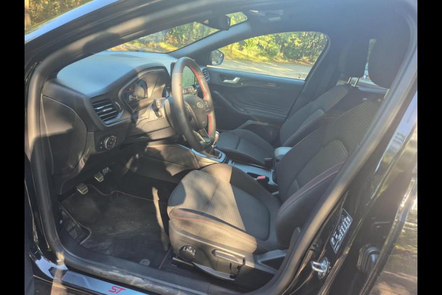 Ford Focus 1.0 EcoBoost Hybrid ST Line