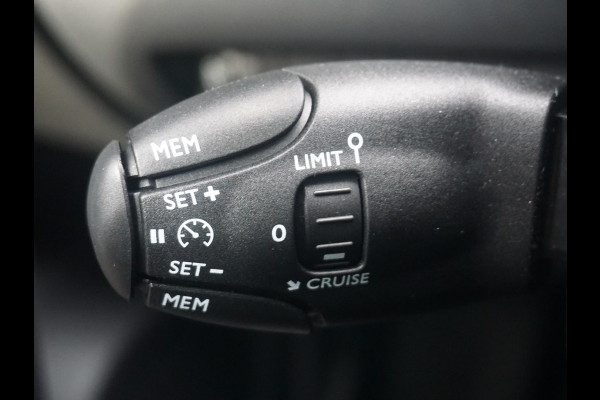 Peugeot 2008 1.2 PureTech 100 Allure