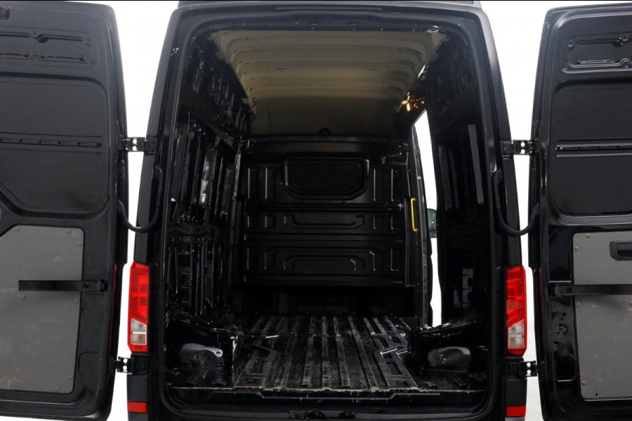 Volkswagen Crafter 50 2.0 TDI 177pk L4H4 (L3H3) Airco/Navi/Camera Trekhaak 3500kg 04-2021