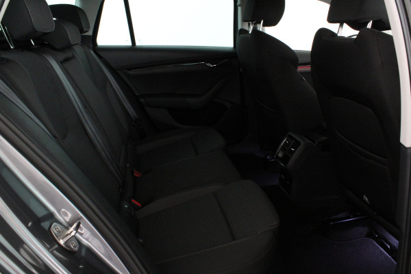 Škoda Octavia Combi 1.0 e-TSI Ambition > Trekhaak/Camera/Stoelverwarming/Sfeerverlichting.... | 4353| Škoda Octavia Combi 1.0 e-TSI Ambition > Trekhaak/Camera/Stoelverwarming/Sfeerverlichting.... | 4353|